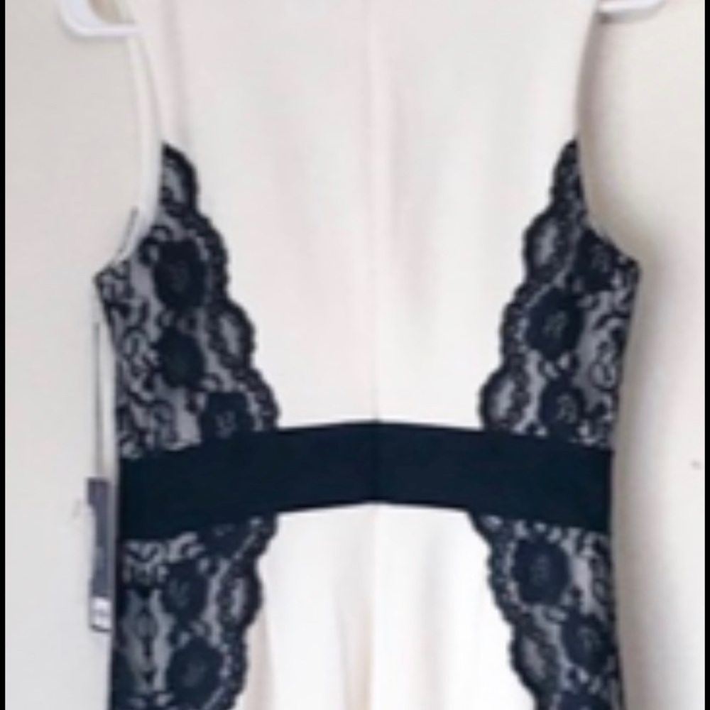 Jennifer Lopez size 12 white black lace NWT